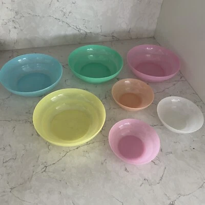 Cuencos de cereal apilables de plástico transparente multicolor Tupperware vintage - Juego de 7 Foto 1 de 4
