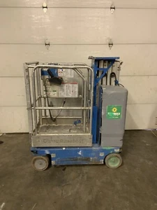 2014 GENIE GR15 15’ ELECTRIC RUNABOUT SCISSOR VERTICAL MAST DRIVABLE MAN LIFT - Picture 1 of 8