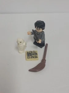 LEGO 2018 Harry Potter Minifigure - Harry Potter (with Owl, Broom & Wand) 75954 - Picture 1 of 3