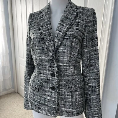 Blazer de tweed preto cinza e branco DKNY com acabamento de franja tamanho 4 - Imagem 1 de 4