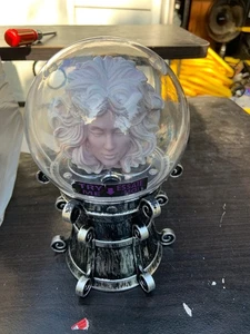 Disney - haunted mansion - Grim Grinning Ghosts- Light up Madame Leota Crystal - Picture 1 of 10