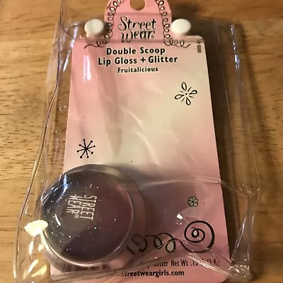  Brillo de labios doble cuchara REVLON STREET WEAR + brillo FRUITALICIOUS Foto 1 de 3