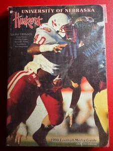 1990 NEBRASKA CORNHUSKERS COLLEGE FOOTBALL MEDIA GUIDE - Picture 1 of 5