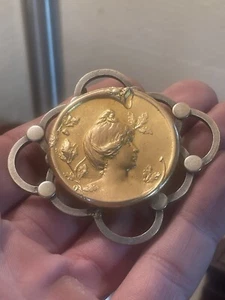 Boucle De Ceinture Femme Art Nouveau Metal Argenté Médaillon Signé - Foto 1 di 6
