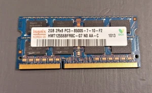 Ram Hynix 2GB PC3-8500S 7 10 f2 DDR3 SODIMM hmt125s6bfr8c-g7 n0aa-c - Foto 1 di 1