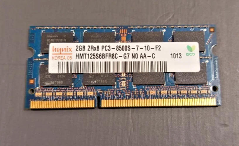 Ram Hynix 2GB PC3-8500S 7 10 f2 DDR3 SODIMM hmt125s6bfr8c-g7 n0aa-c - Immagine 1 di 1