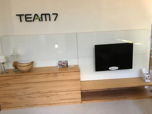 Team7 Wohnwand CUBUS / Kernbuche / Rückwand Glas weiß - Bild 1 von 5