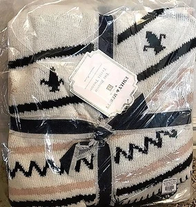 Pottery Barn Teen Emily + Meritt Round Tassle throw - Picture 1 of 1