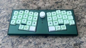 Le Chiffre+ Split Ergonomic Mechanical Keyboard - Picture 1 of 7