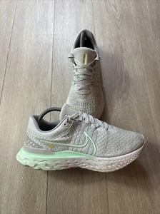 Nike Flyknit 2 Infinity Run Shoes Women’s Size 11 Gray Sneakers React - Picture 1 of 7