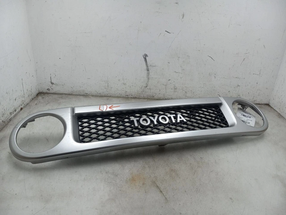 07-14 TOYOTA FJ CRUISER РЕШЕТКА ВЕРХНЯЯ СЕРЕБРИСТАЯ ОБЪЕМНАЯ - Изображение 1 из 4