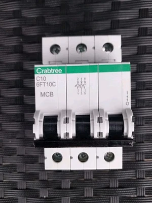 CRABTREE LOADSTAR 6FT10C 10 AMP TRIPLE POLE TYPE C MCB.