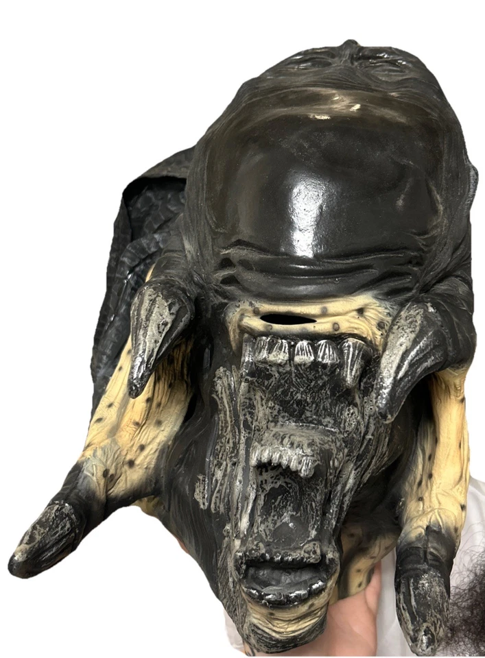Predator Latex Mask 2004 20th Century Fox Aliens vs Predator Halloween  - Image 1 of 1