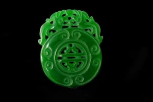 DE COLECCIÓN SÍMBOLO CHINO VERDE PEKING CRISTAL AMULETO A805 - Imagen 1 de 3