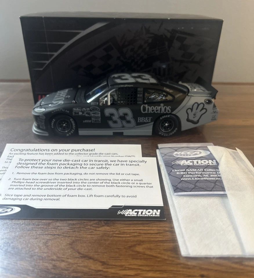 Clint Bowyer #33 STEALTH FINISH CHEERIOS CHEVY 19 de 276 2011 Acción Raro Nascar Foto 1 de 4