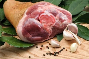 1,5 kg Eisbein Hintereisbein Schweinshaxe Hinterhaxe € 8,59/kg zünftig - Bild 1 von 1