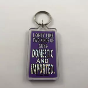 Mi piacciono solo due tipi di ragazzi DOMESTICO E IMPORTATO ~ portachiavi vintage - Foto 1 di 1