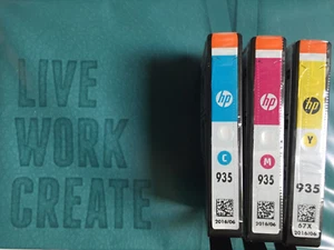 HP 935 Color Ink Cartridge & HP Photo Paper - Expired Jun/2016 - Picture 1 of 3