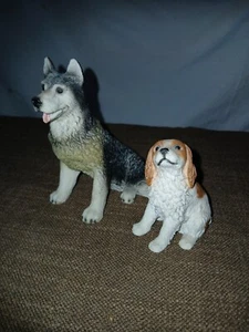 2 kleine Hundefiguren aus Resin - Picture 1 of 6