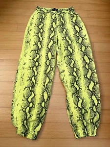 AMAZING!!! Pretty Little Thing Womens  Mom Jeans Size 6 / Bright Yellow!! - Bild 1 von 4