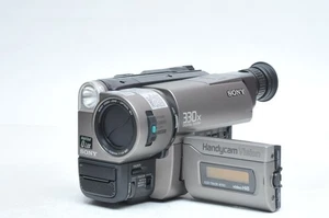 Sony CCD-TRV 36 Hi8 Handycam Video Camera Recorder 8mm Player - Picture 1 of 3