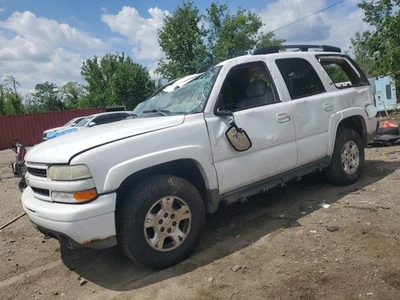 Used Washer Fluid Reservoir fits: 2005 Chevrolet Tahoe w/rear wiper opt C25 Grad - Image 1 of 4