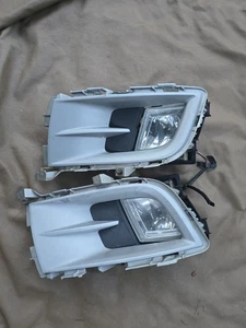 2009-2010 Mazda 6 Driver & Passenger Side Fog Lights w/ Trim OEM Set - Picture 1 of 18