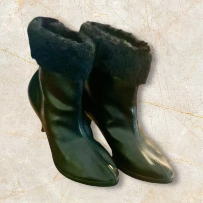 Vintage JANE JETSON Vinterettes Black Trim Ankle Booties 1960s Kitten Heel 8.5 - Image 1 of 4