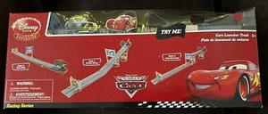 Disney Store Esclusivo World CARS Launcher Track Set NUOVO - Foto 1 di 3