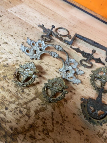 Vintage Furniture Drawer Pulls/Mixed Lot Cover