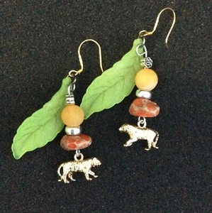 Tiger In Jungle Earrings in Silver Heart Gift Box - Picture 1 of 3