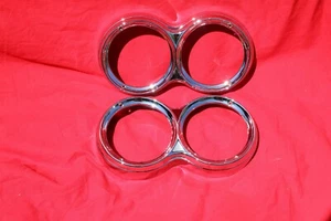 1960 Bonneville Headlight Bezels - Imagen 1 de 3