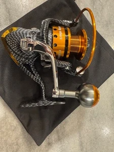 Burning Shark Angelrolle - leichtes und glattes Spinning, Golden - TT3000 - Bild 1 von 5