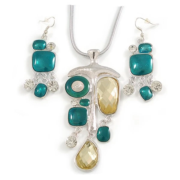 Conjunto de collar colgante geométrico esmalte verde azulado y pendientes colgantes en metal tono plata Foto 1 de 4