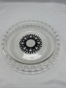 Vintage Crown Pyrex Scalloped Edge Pie Dish Retro Flower Doily Design C1970s - Picture 1 of 4