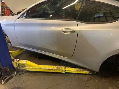 Drivers Left Lh Rocker Moulding Poant COde-M8s Hyundai Genesis 2dr 2010-2016 - Imagem 1 de 4