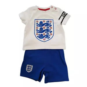 Kits de bebé de Inglaterra - Kits oficiales de bebé de Inglaterra - Kits de bebé niño pequeño niños de Inglaterra - Capitán - Imagen 1 de 12