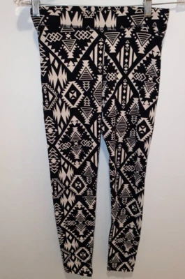 VICTORIA SECRET PINK COTTON HIGH WAIST ANKLE LEGGING sz S black white geo Aztec - Image 1 of 4