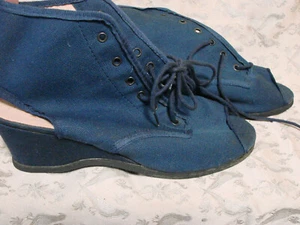 VTG Canvas Wedge Shoe Peep Toe Lace-up Ankle NOS Unworn 8.5 Navy Blue Cloth VGC - Picture 1 of 9