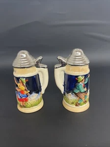 Rudesheim, Alemania Cerámica Sal y Pimienta Cerveza Piedras Pareja Bailarina e Iglesia - Imagen 1 de 5