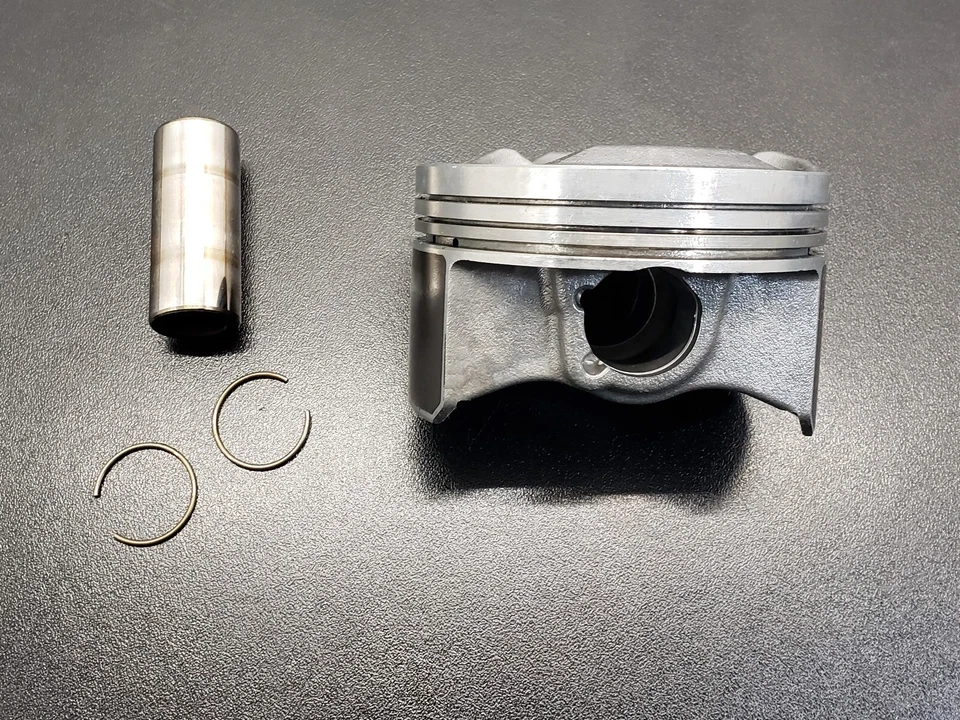 Комплект поршней 2010 - 2011 Honda CR-V K24 B OEM 13020-R40-A00 - Изображение 1 из 4