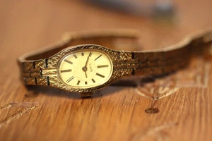 Vintage Luch Damen Mechanische Uhr UdSSR 70er Jahre Goldfarben Funktioniert - Bild 1 von 24