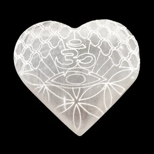Piedra preciosa tallada con corazón de selenita pulido grabado Om mandala loto amor - Imagen 1 de 12