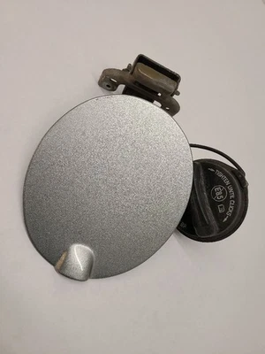 2008-2010 FORD FOCUS Fuel Filler Door Silver 8S4Z54405A26B 08-10    Foto 1 de 4