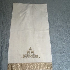 THE AVANTI LINENS MONACO COLLECTION EMBROIDERED  16”X 29” HAND TOWEL - Picture 1 of 4