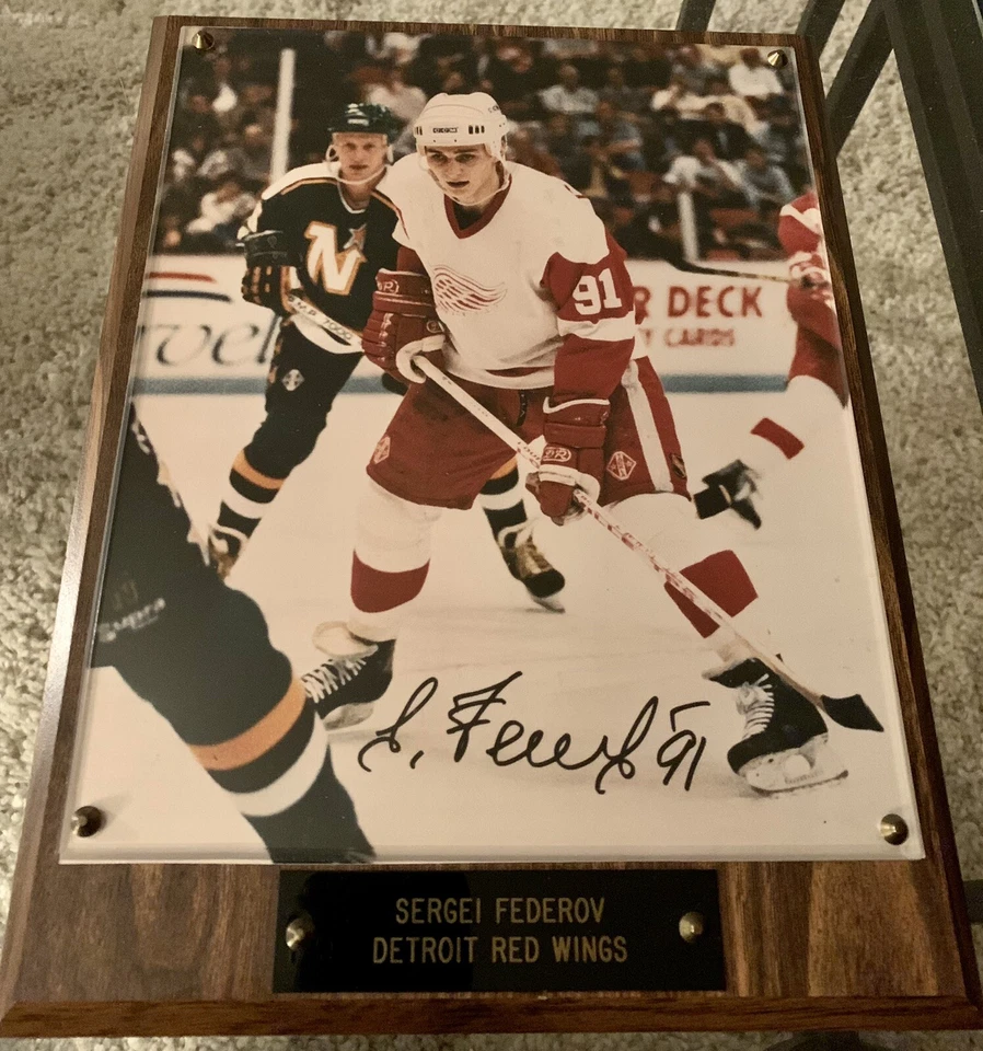 谢尔盖·费德罗夫底特律红翼相框亲笔签名照片 — 第 1/1 张图片
