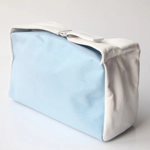 BRAND NEW QIORA BLUE / WHITE ZIP MAKEUP BAG APX. SIZE = 9.5" x 5" x 4" - Picture 1 of 1