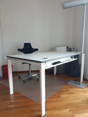 Schreibtisch mit Rollcontainer - NEUWERTIG - dt. Hersteller Assmann - Bild 1 von 2