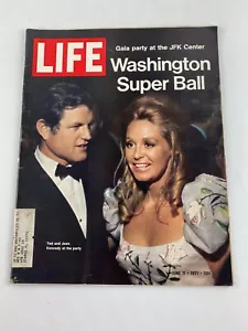 Life Magazine - June 11, 1971 - Ted Kennedy Photo Cover - Washington Super Ball - Foto 1 di 8