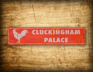 Novità Cluckingham Palace Insegna Stradale Pollo Coop Stile Retro - Foto 1 di 2